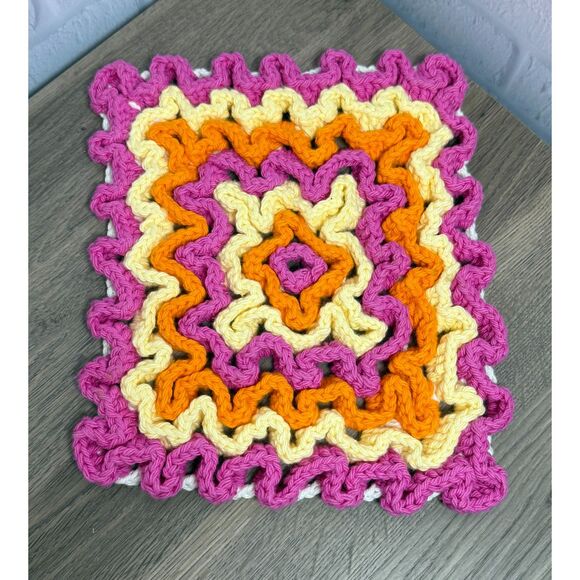 Vintage Knitted Hot Plate, Thick Doily Retro 70's Flower Power Style - Picture 1 of 2